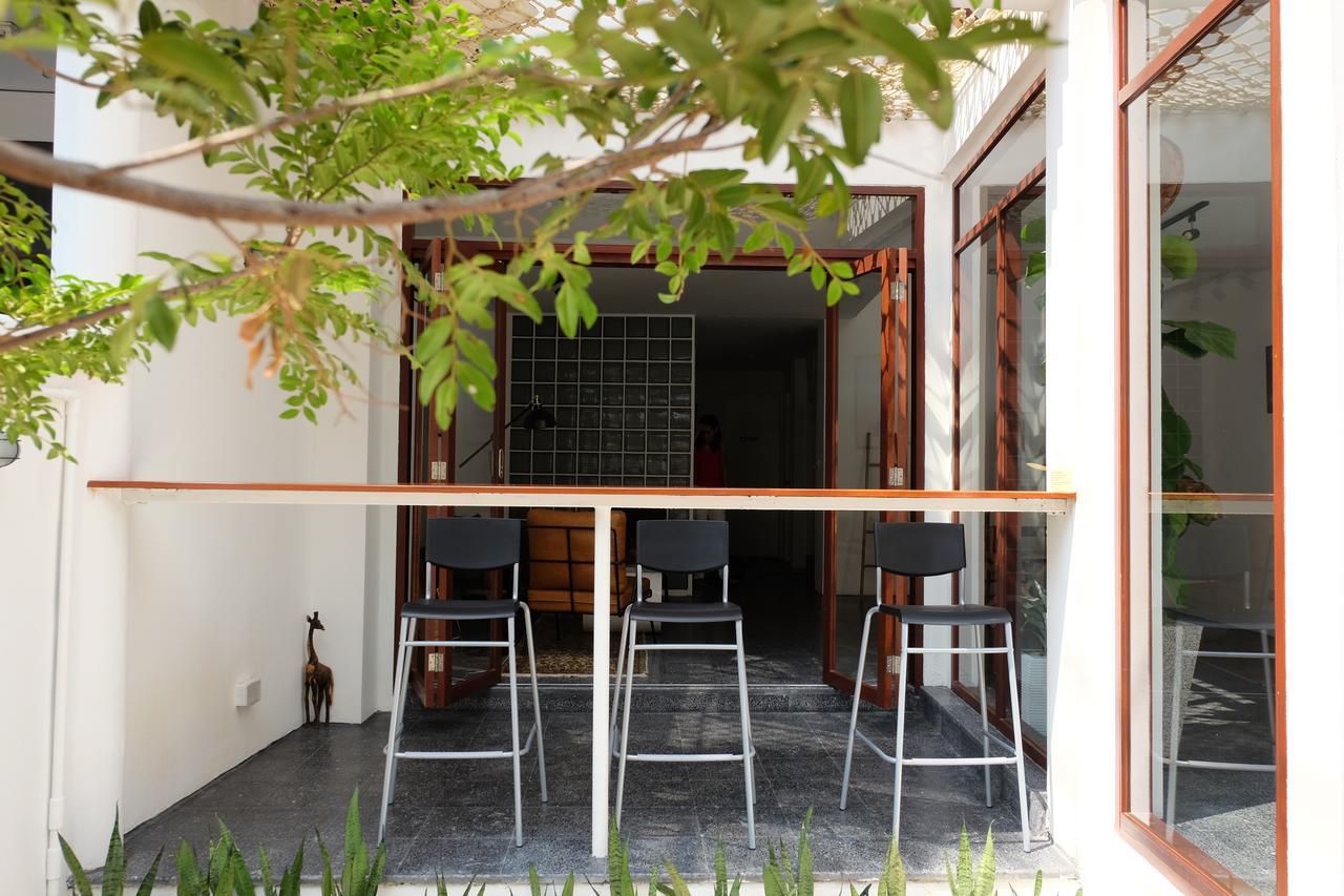 Haus Sathorn 21 Bed And Breakfast Banguecoque Exterior foto