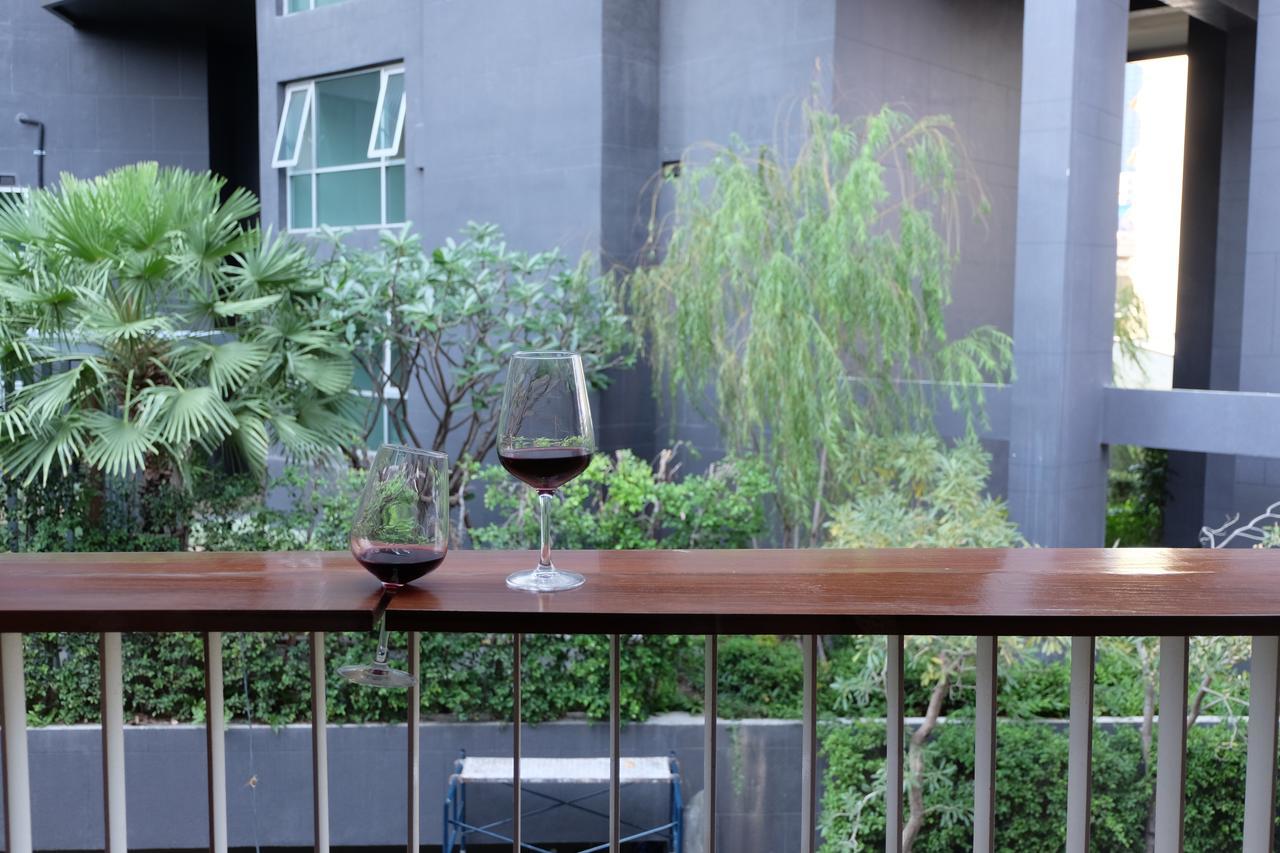 Haus Sathorn 21 Bed And Breakfast Banguecoque Exterior foto