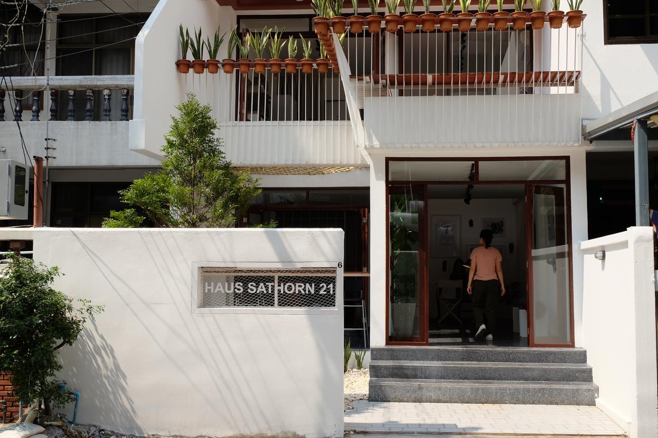 Haus Sathorn 21 Bed And Breakfast Banguecoque Exterior foto