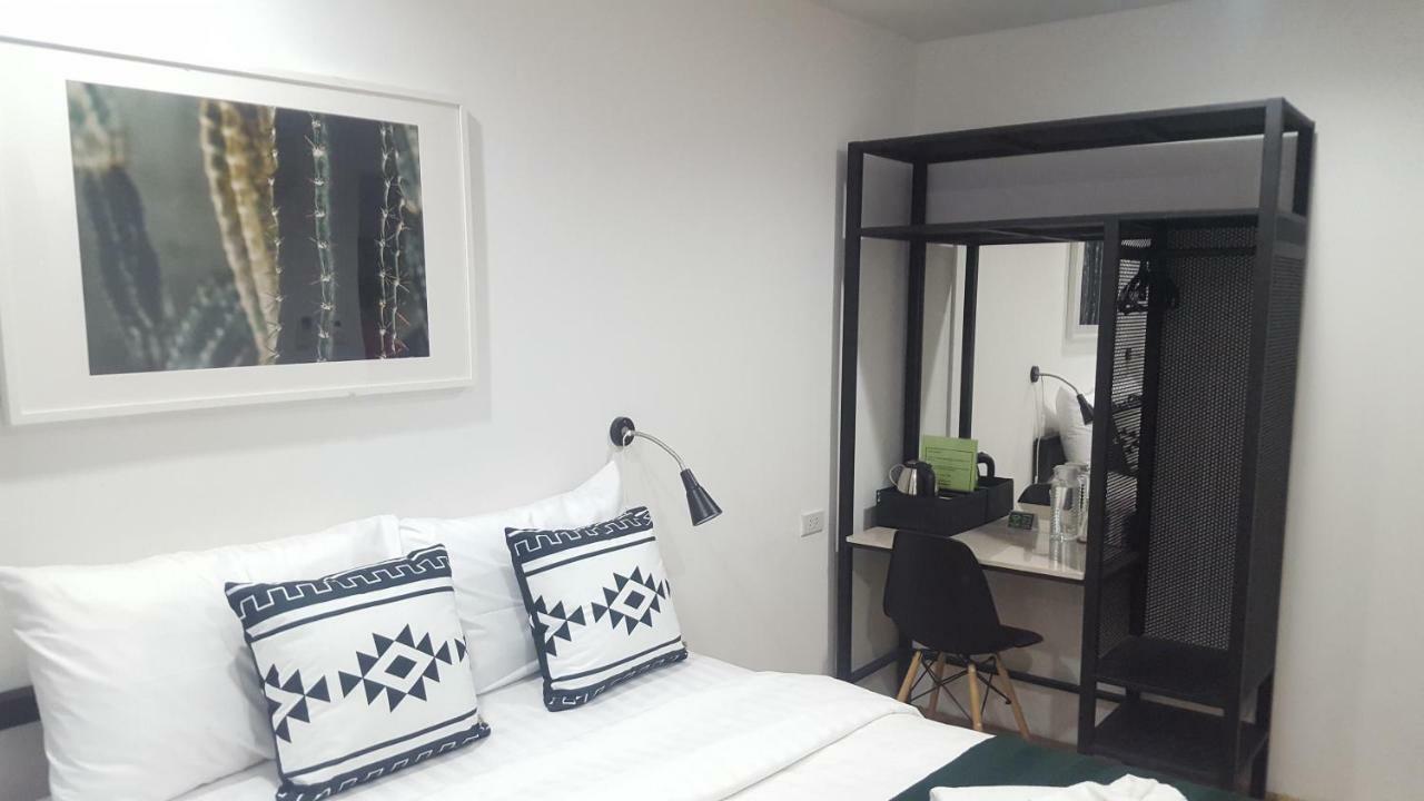 Haus Sathorn 21 Bed And Breakfast Banguecoque Exterior foto