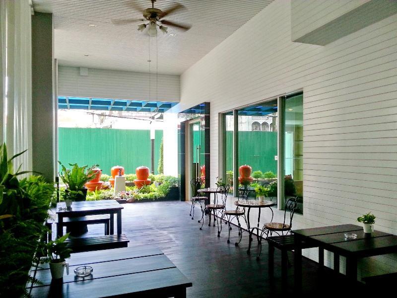 Haus Sathorn 21 Bed And Breakfast Banguecoque Exterior foto